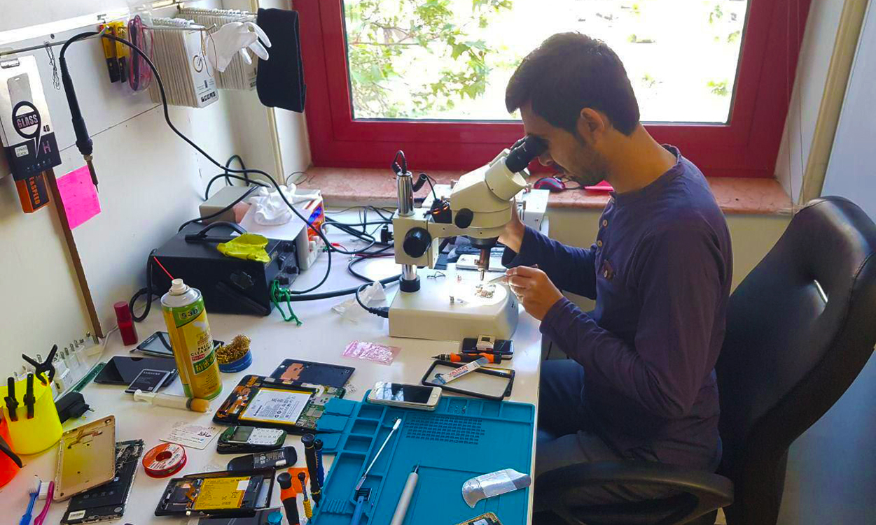 چگونه تعمیرکار موبایل معتبر پیدا کنیم؟ راهنمایی کامل