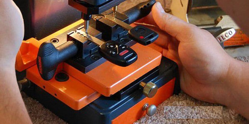 چگونه بهترین کلیدساز را انتخاب کنیم؟ راهنمای جامع امنیت خانه و خودرو