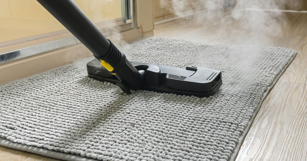 ۱۰ ترفند ساده و کارآمد برای تمیز کردن فرش